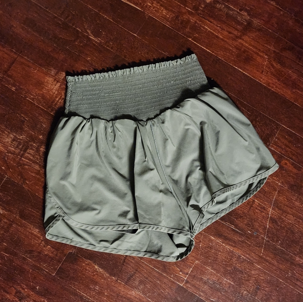 OFFLINE bt Aerie High Rise Hot Stuff Short, army green, size Med